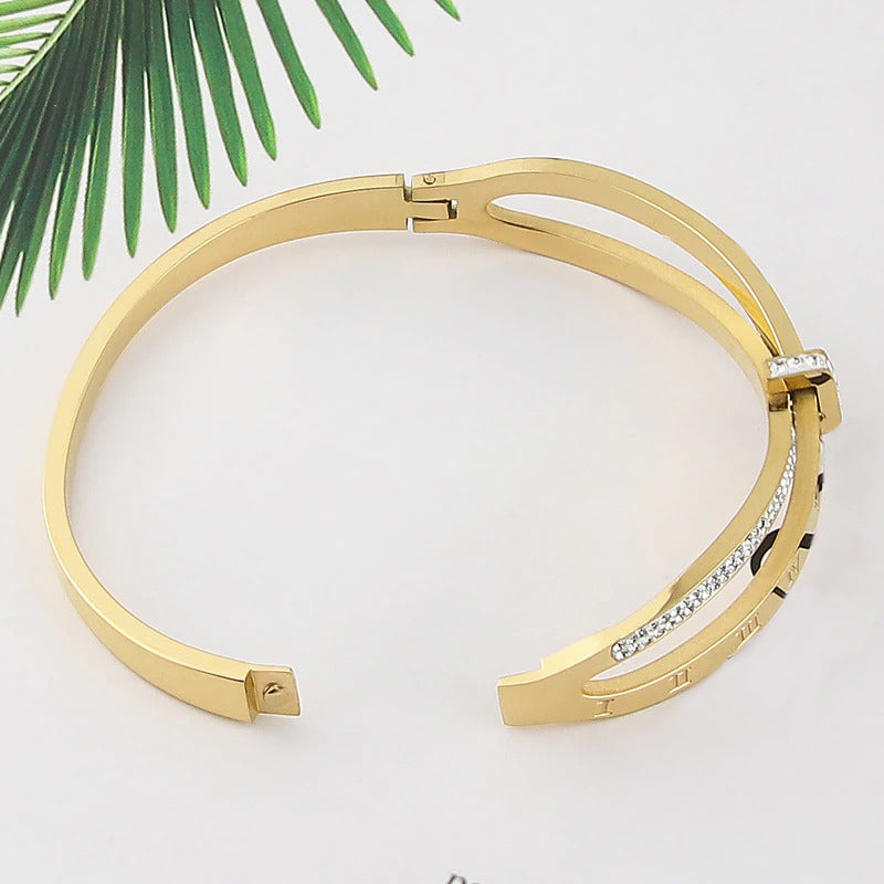 Armreif mit Kreuz und römischen Ziffern aus Edelstahl für Damen