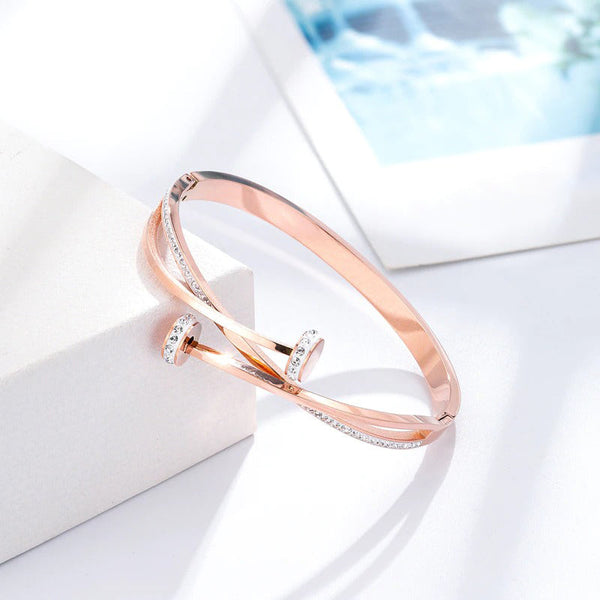 Trendy Armreife aus Edelstahl mit Doppelkreuz und Strasssteinen und Nagelkopf