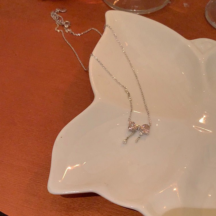 Halskette mit rosa Schleife