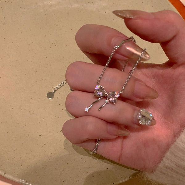 Halskette mit rosa Schleife