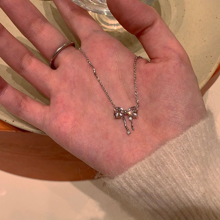 Halskette mit rosa Schleife