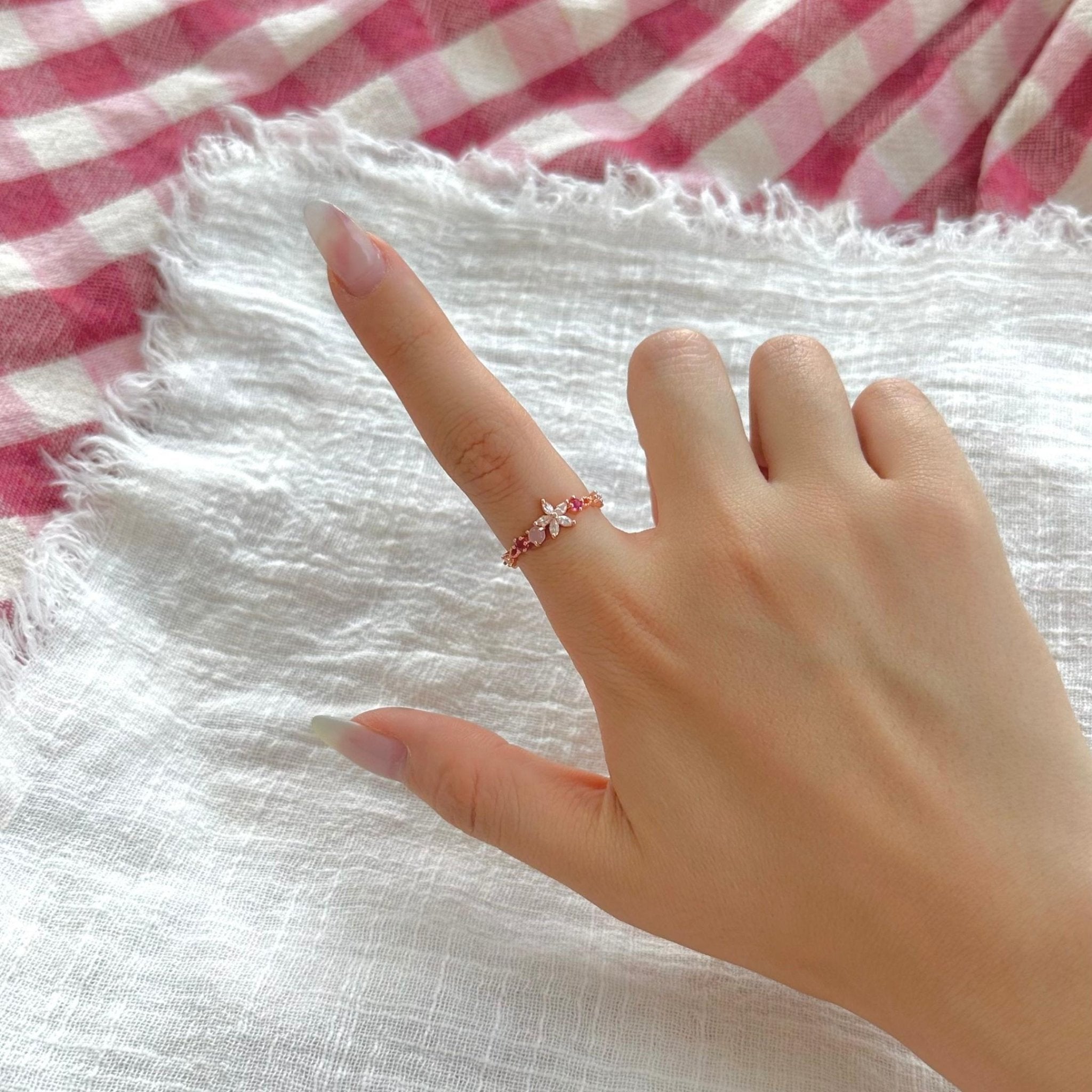 Blumenring mit rosa Edelsteinen – Victoria