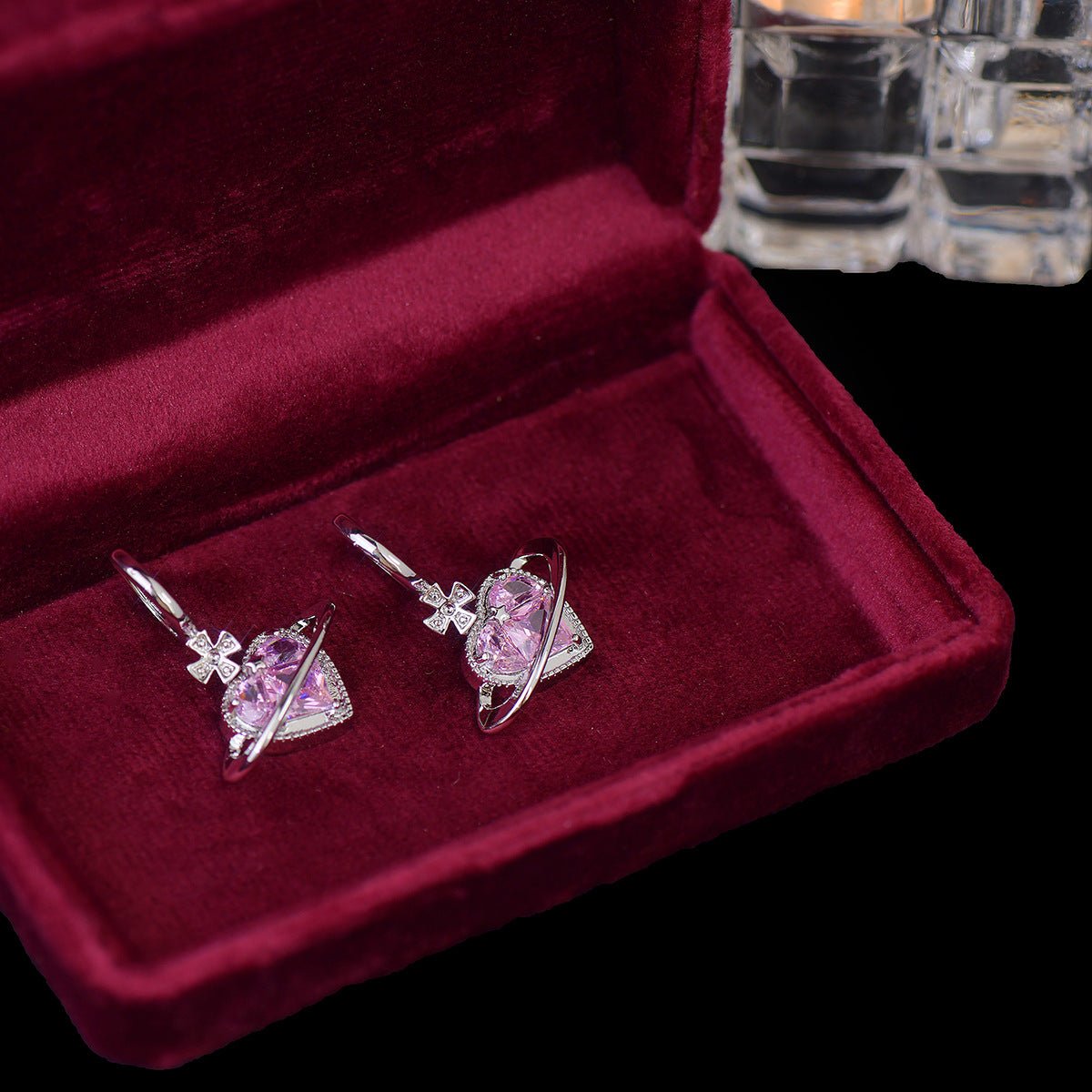 Rosa Herz Huggie Ohrringe