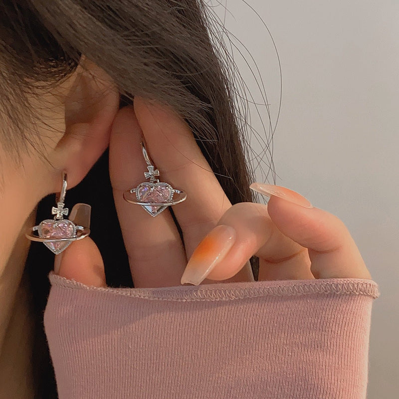 Rosa Herz Huggie Ohrringe