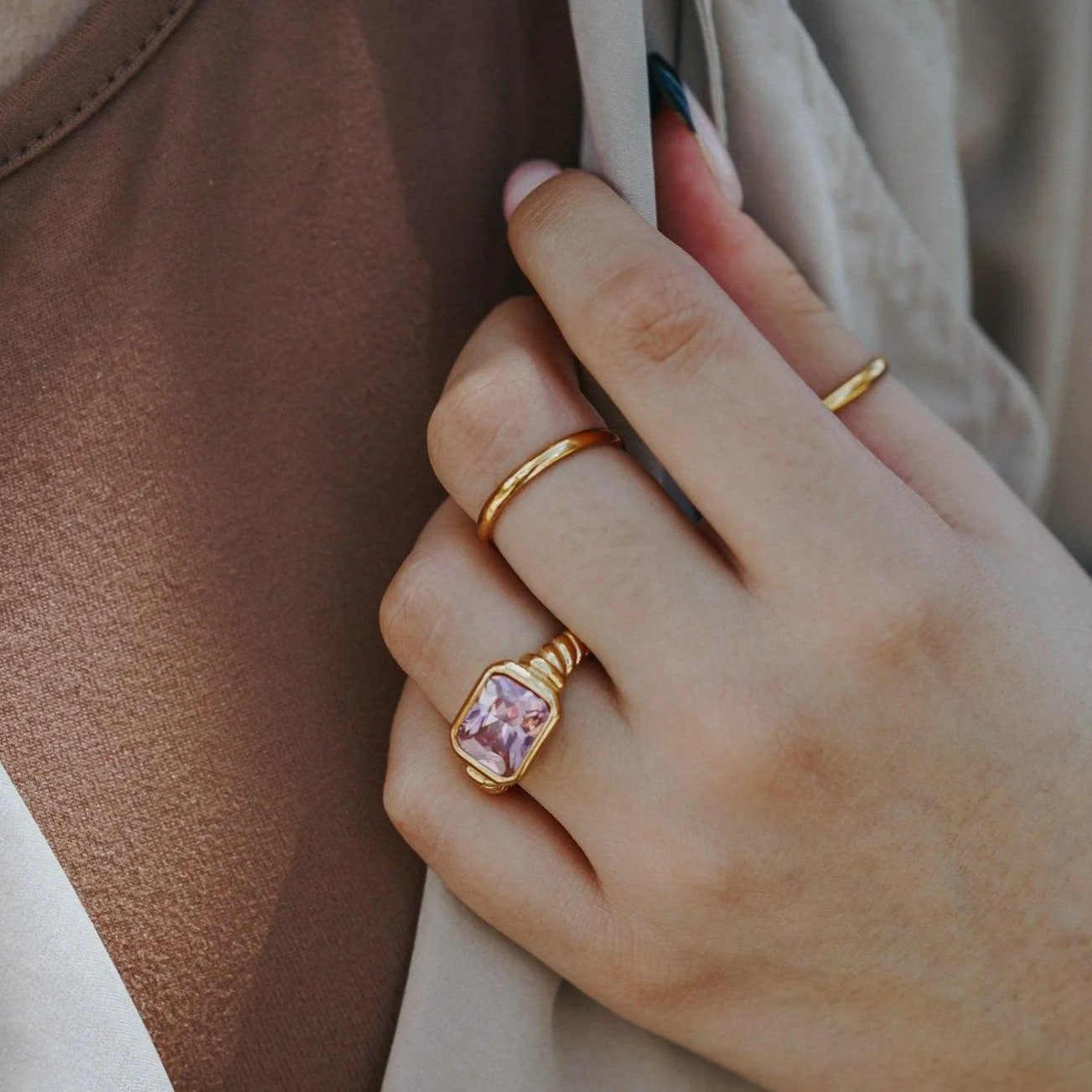 Siegelring mit Edelsteinstruktur