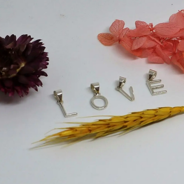 Wohlstands-Geburtsstein- und Initialen-Halskette