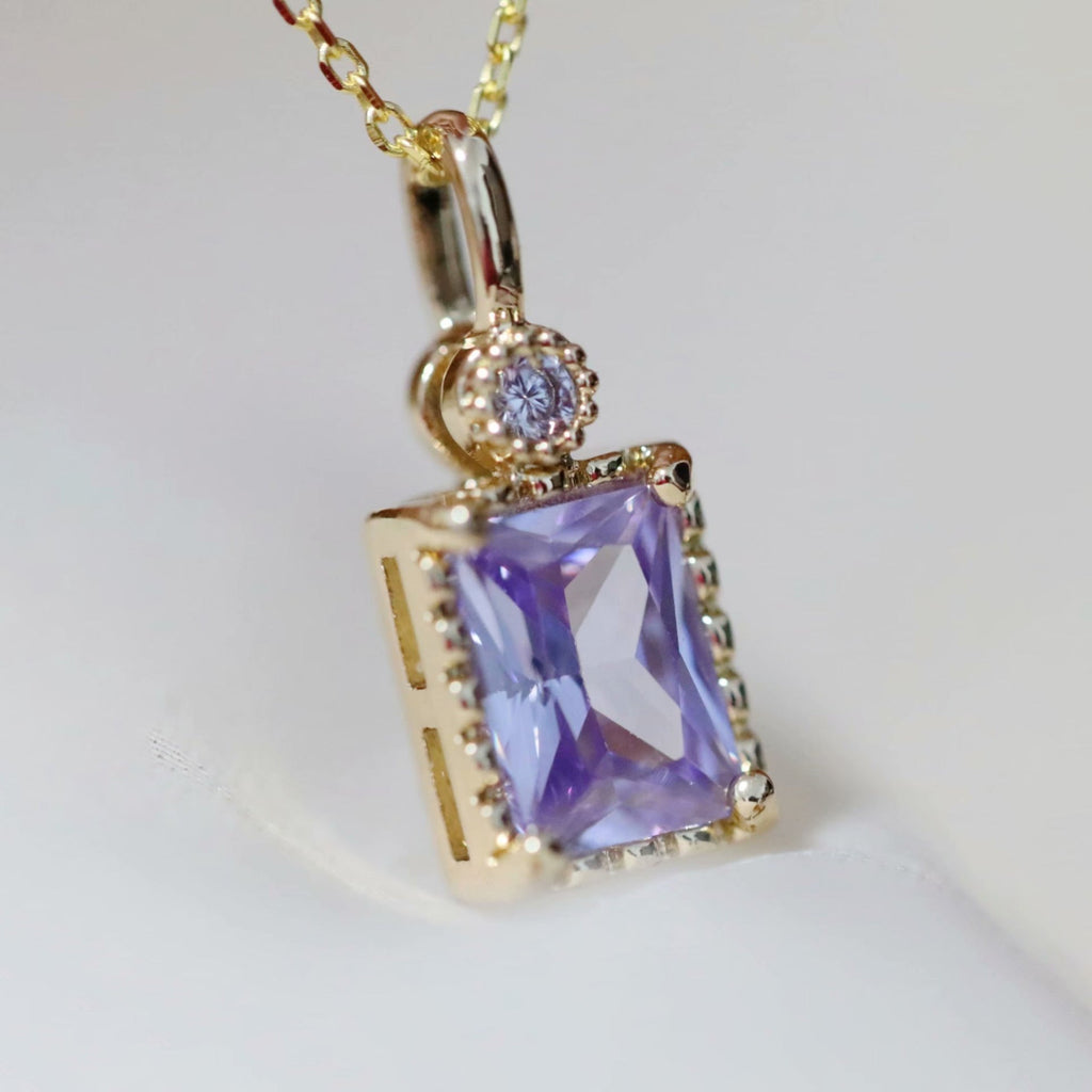 Halskette mit violetten Edelsteinen (massives Silber)