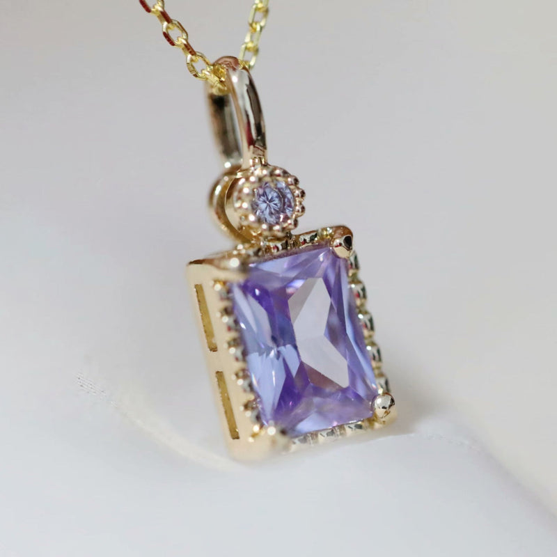 Halskette mit violetten Edelsteinen (massives Silber)