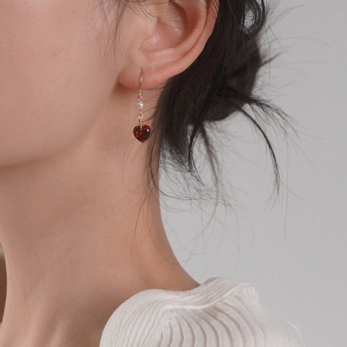 Rote Herzohrringe (massives Silber)