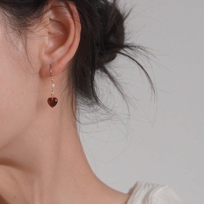 Rote Herzohrringe (massives Silber)