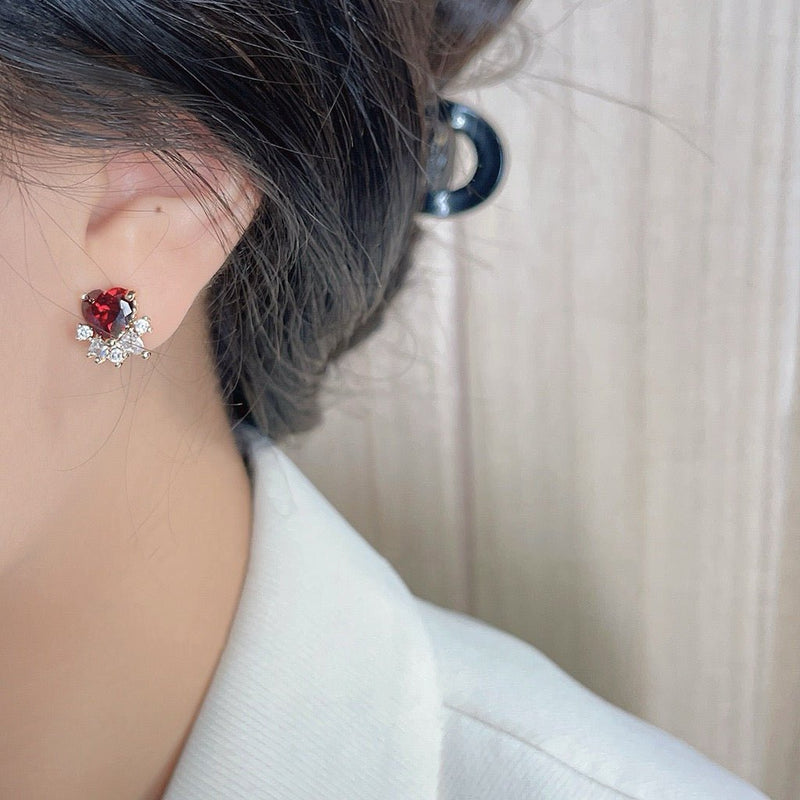 Rote Herz-Ohrstecker