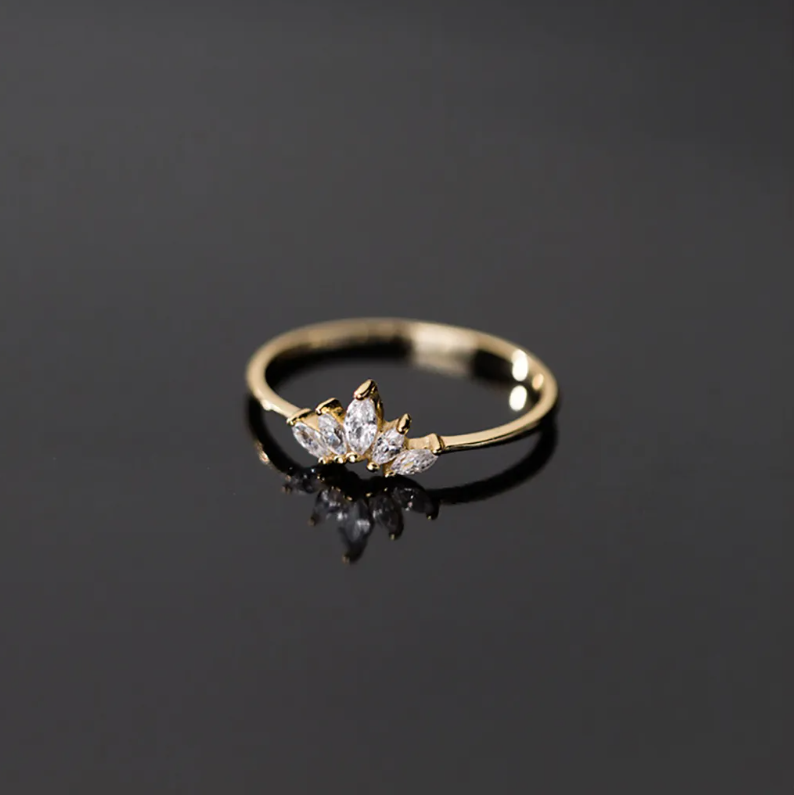 Chavri - Schimmernder Kristall Kronenring