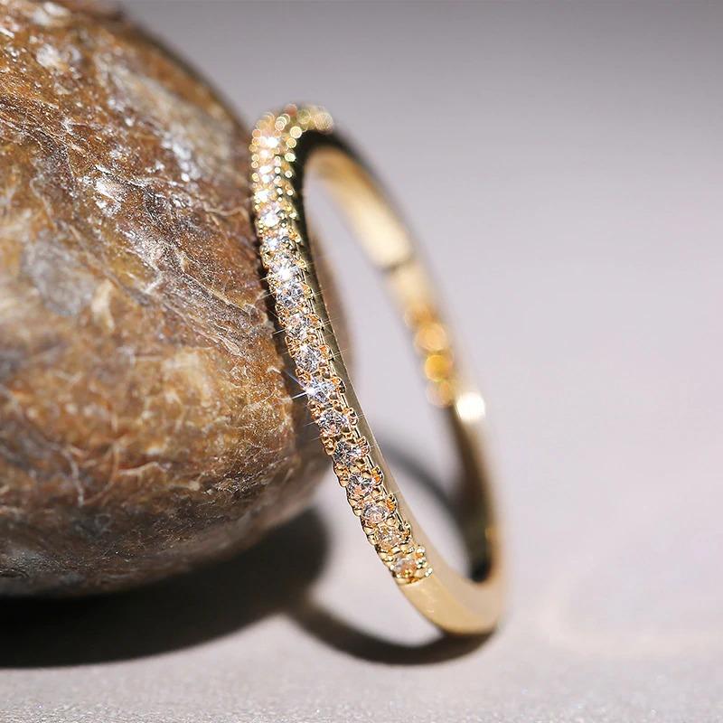 Brillante, mit Zirkonen besetzte, ultradünne, stapelbare Ringe