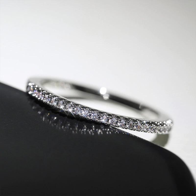 Brillante, mit Zirkonen besetzte, ultradünne, stapelbare Ringe