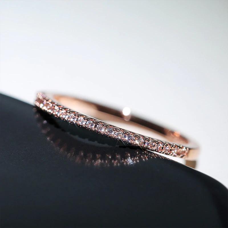 Brillante, mit Zirkonen besetzte, ultradünne, stapelbare Ringe