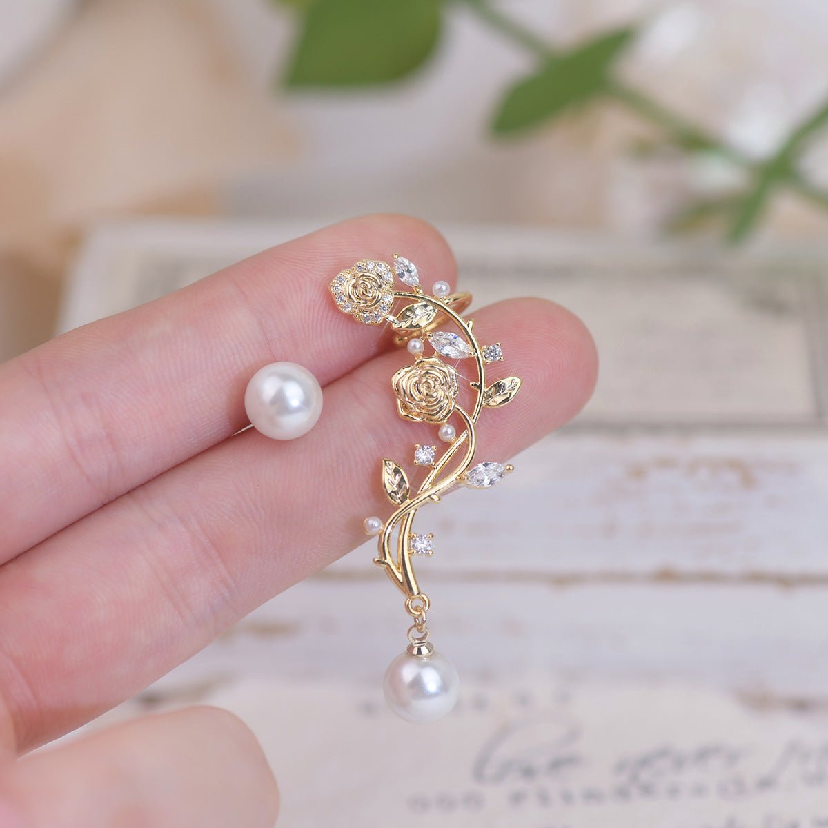 Ohrringe mit Rosen-Klettermotiv