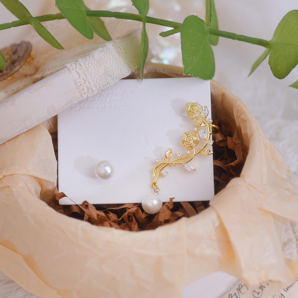 Ohrringe mit Rosen-Klettermotiv