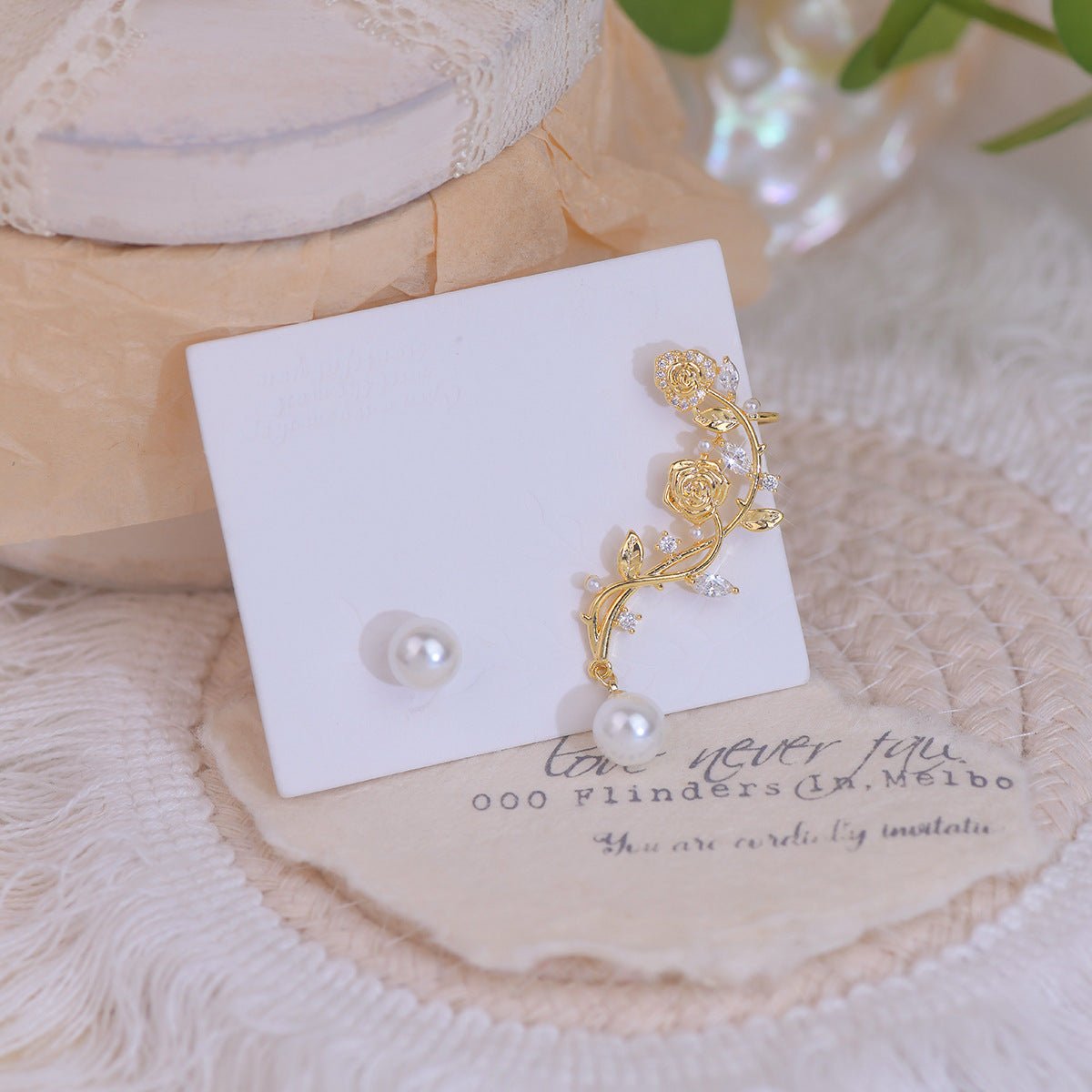 Ohrringe mit Rosen-Klettermotiv