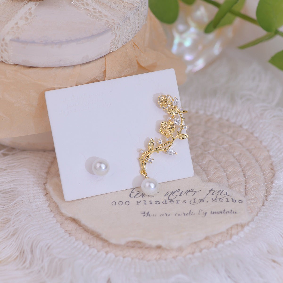 Ohrringe mit Rosen-Klettermotiv