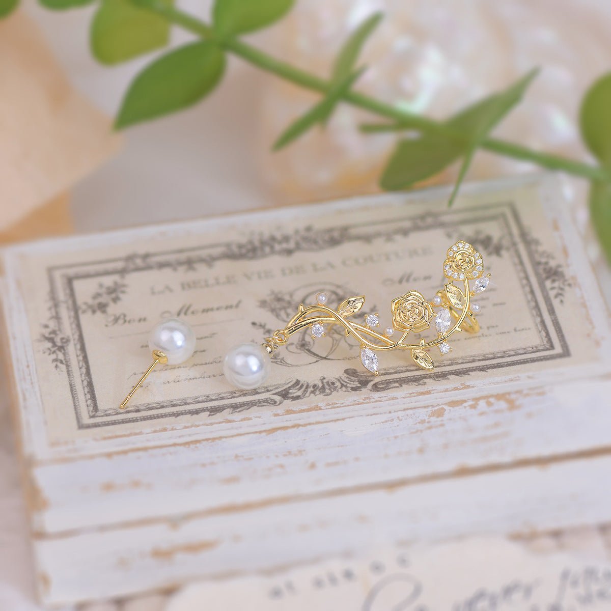 Ohrringe mit Rosen-Klettermotiv