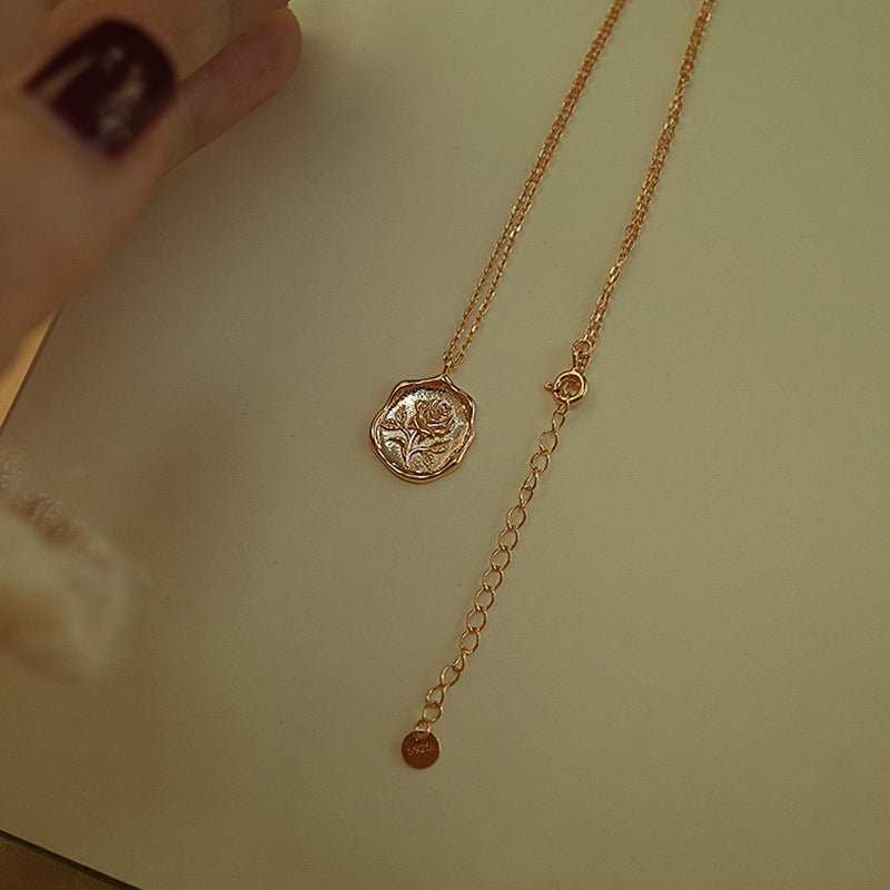 Rosenmünz-Halskette – Saige (massives Silber)