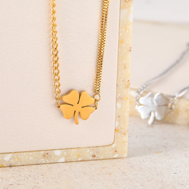 Chavri - Shamrocks-Anhänger-Halskette