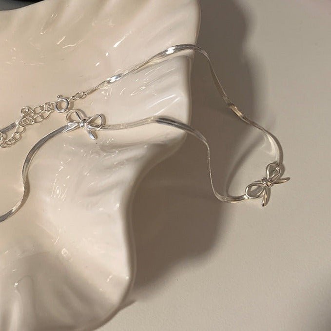 Silberne Halskette mit Schleife