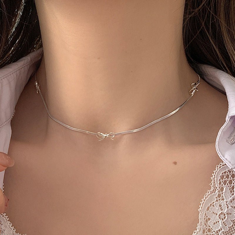 Silberne Halskette mit Schleife