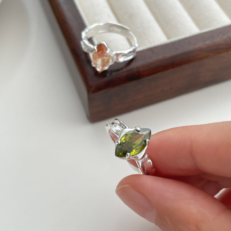 Silberner Edelsteinring (massives Silber)