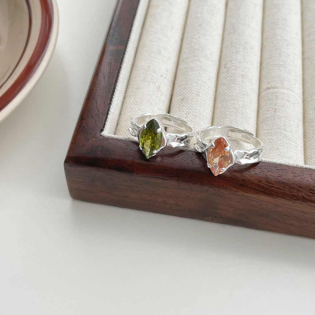 Silberner Edelsteinring (massives Silber)