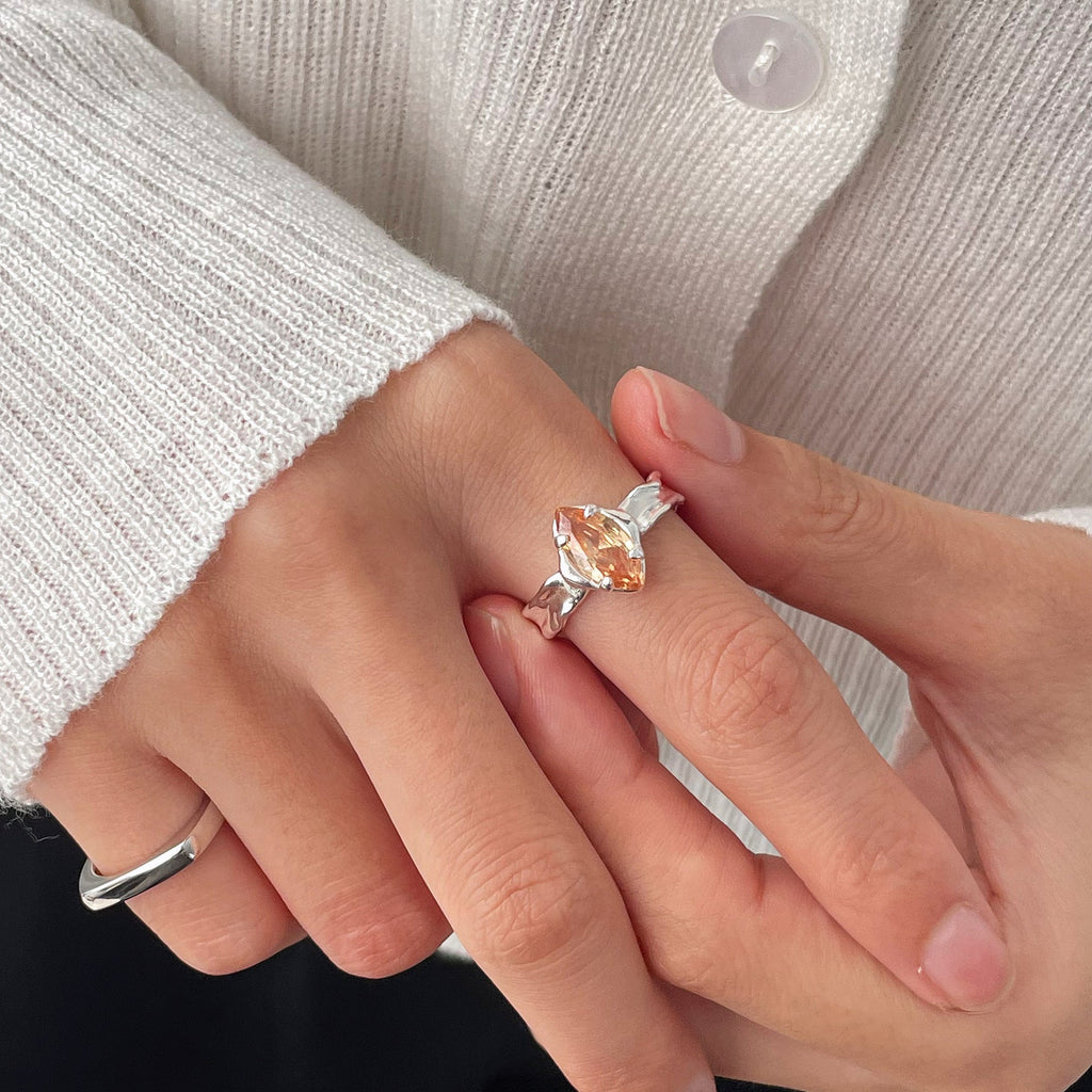 Silberner Edelsteinring (massives Silber)