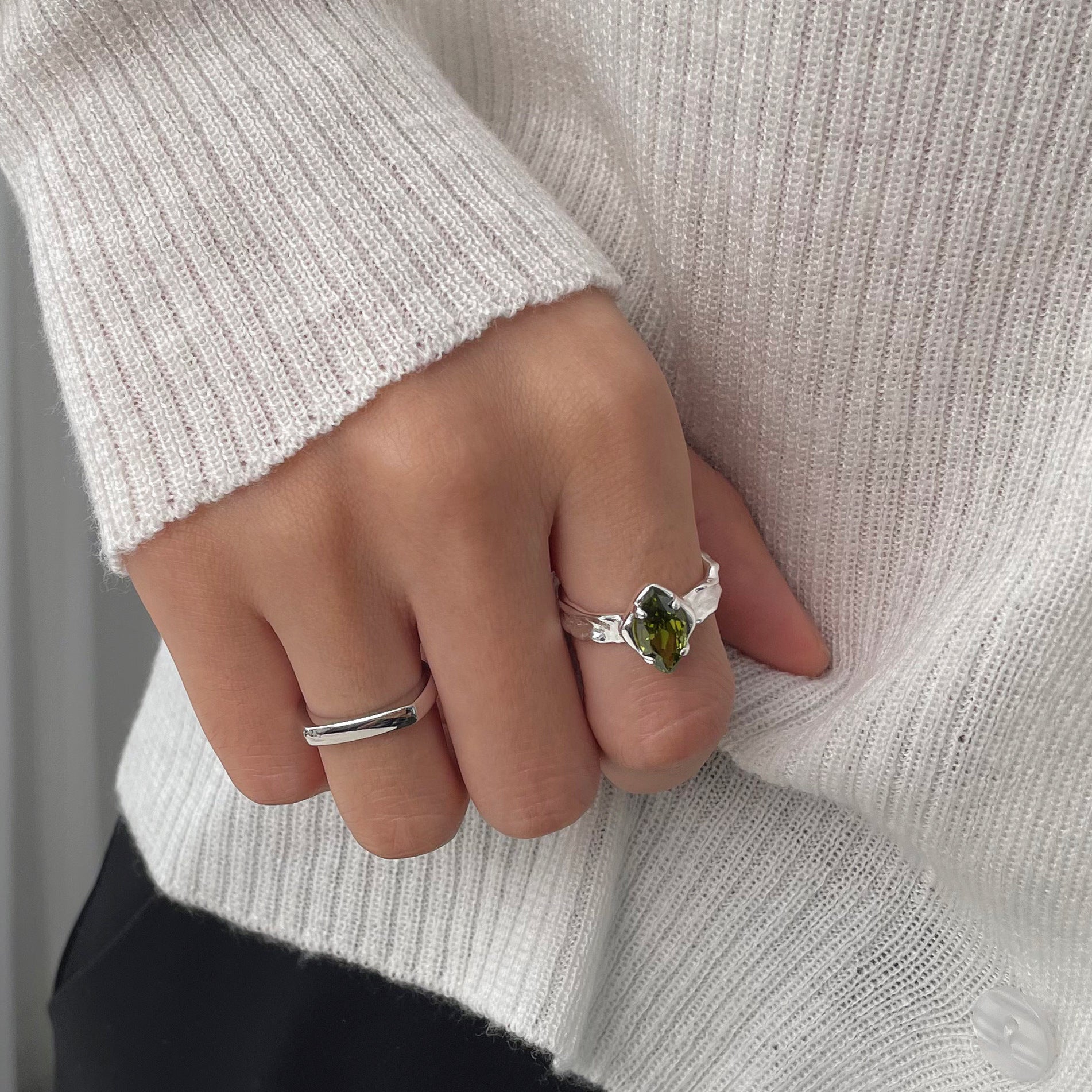 Silberner Edelsteinring (massives Silber)