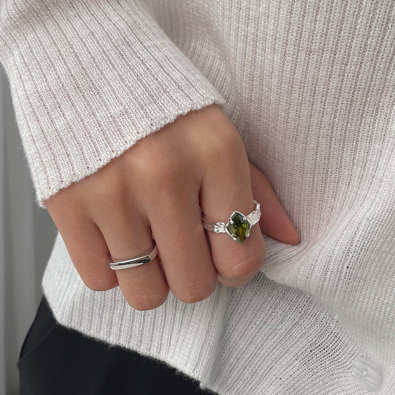 Silberner Edelsteinring (massives Silber)