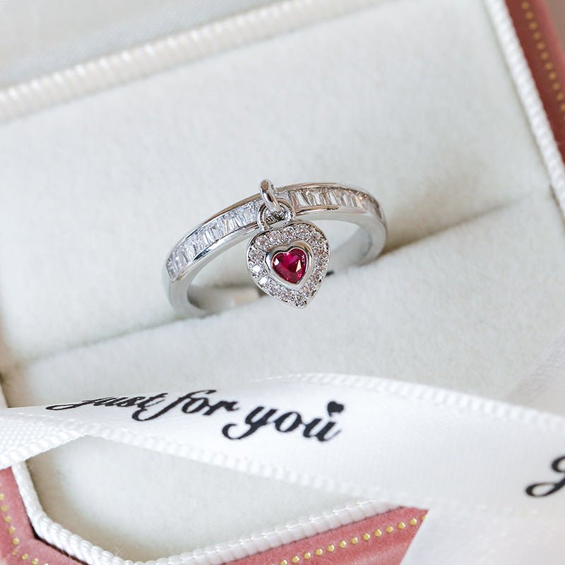 Silberner Ring mit Herzanhänger