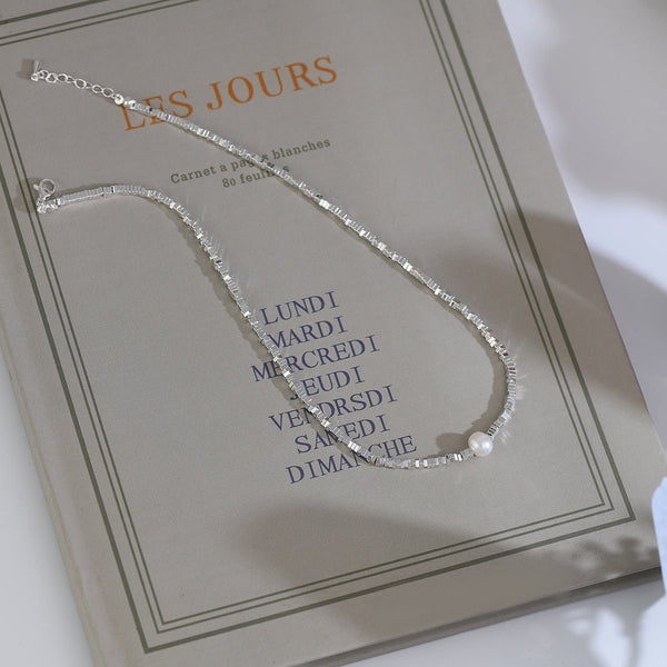 Silberne Perlenkette