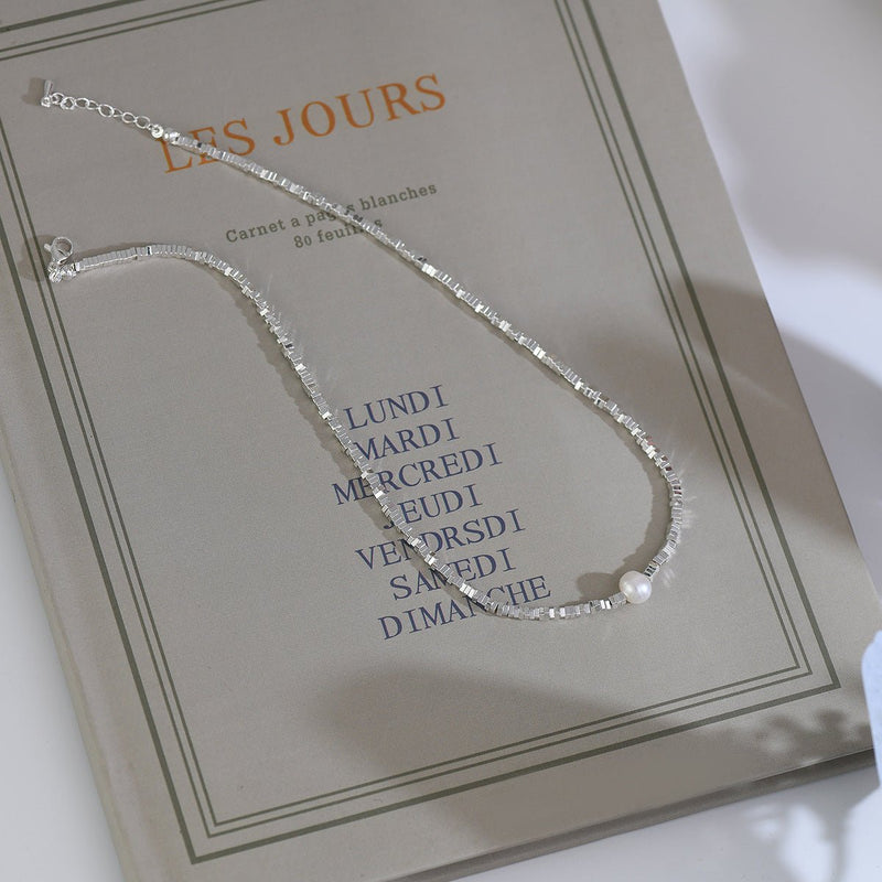 Silberne Perlenkette