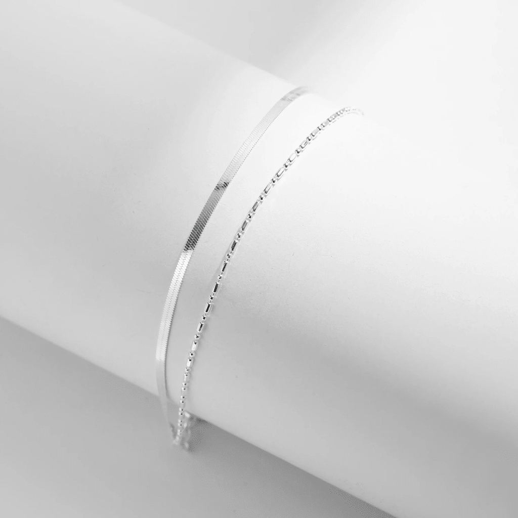 Doppellagiges Armband mit silbernen Schuppen
