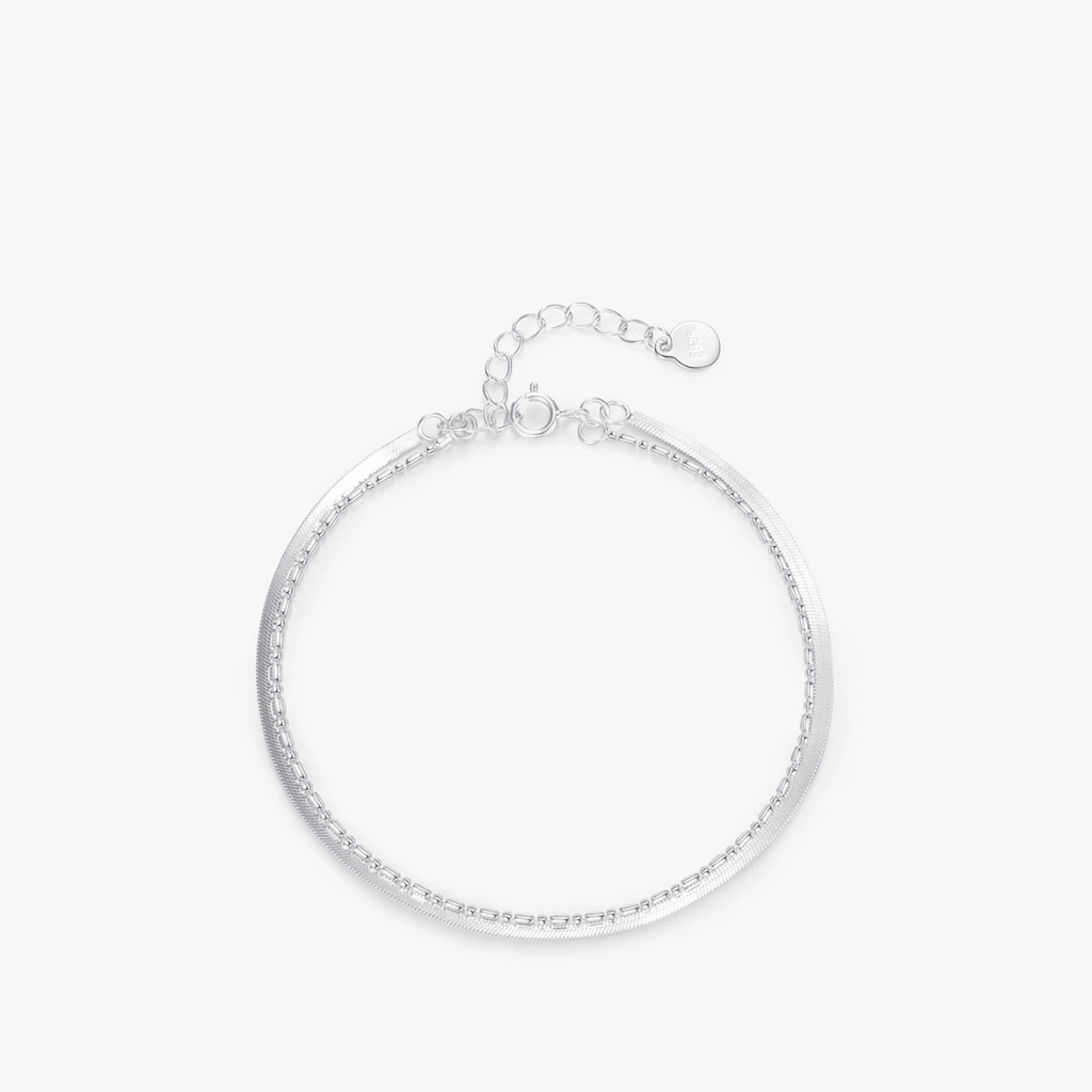 Doppellagiges Armband mit silbernen Schuppen