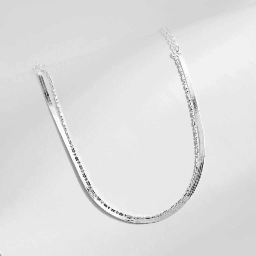 Doppellagiges Armband mit silbernen Schuppen