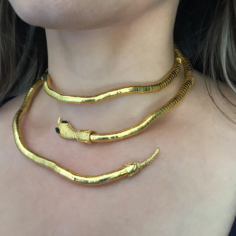 Carmiora - Serpentinen-Chic Halskette