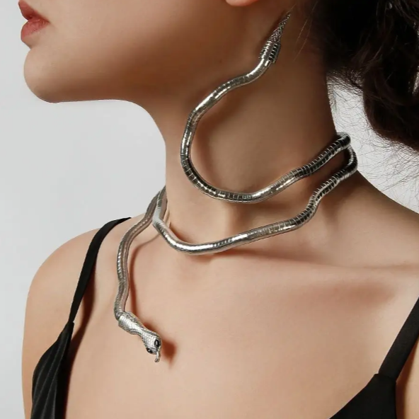 Chavri - Serpentinen-Chic Halskette