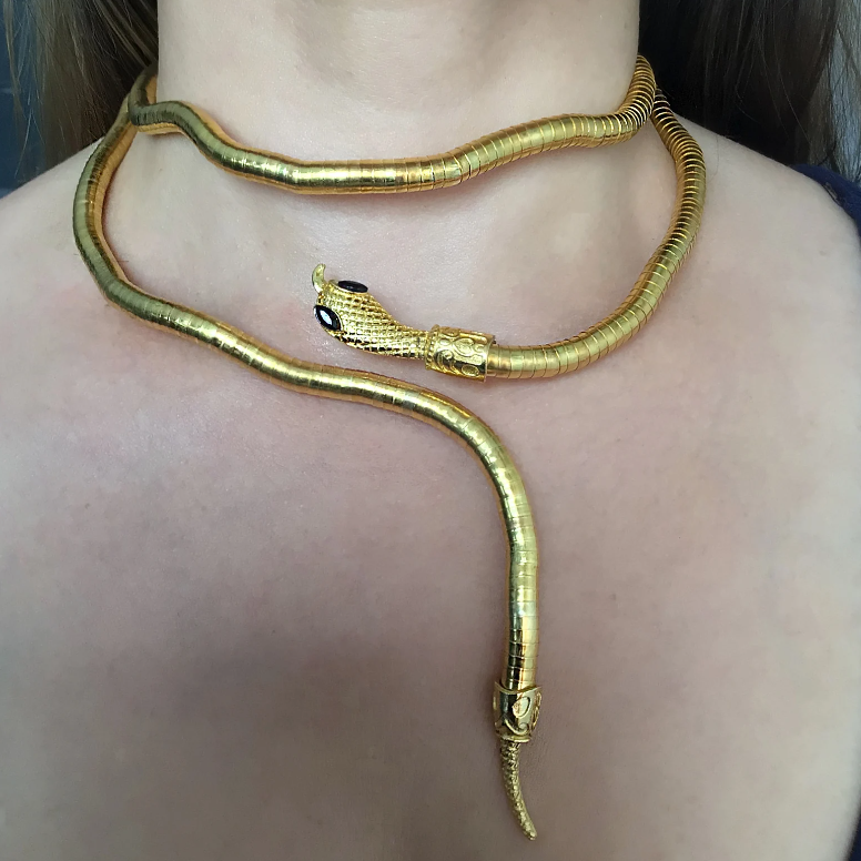 Carmiora - Serpentinen-Chic Halskette