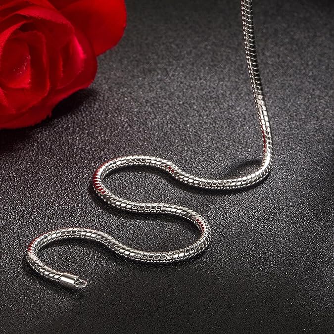 Carmiora - Modische Halskette in Schlangenform