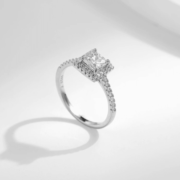 Quadratischer Halo Sparkle Solitärring