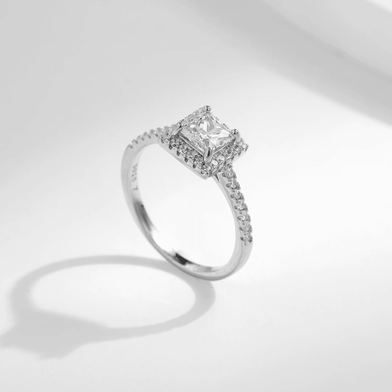 Quadratischer Halo Sparkle Solitärring