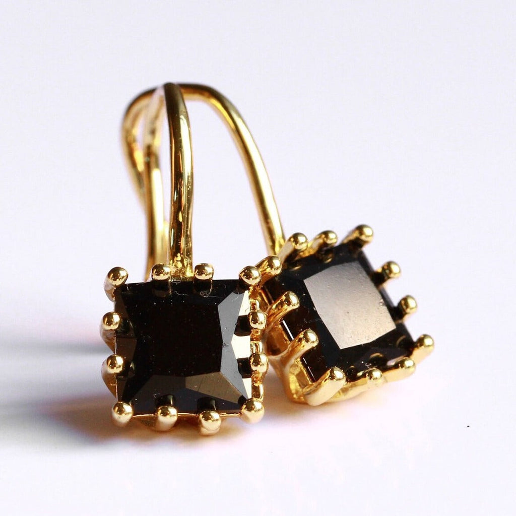 Chavri - Zeitlose Polyhedron-Ohrringe