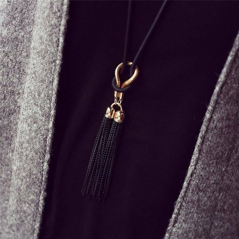 Carmiora - Ätherische Quasten-Halskette