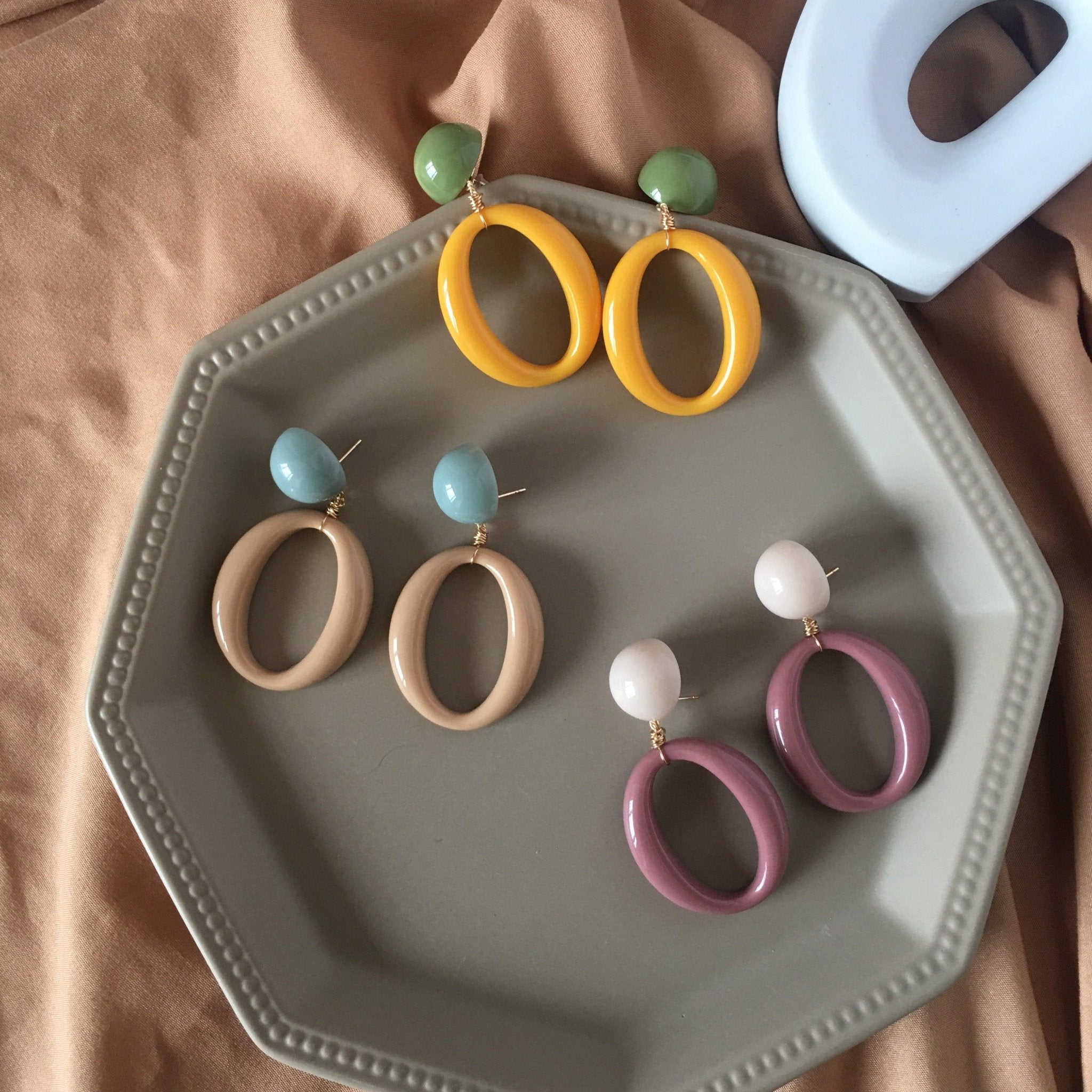 [Ausverkauf] Taupe Geometrie Ohrringe