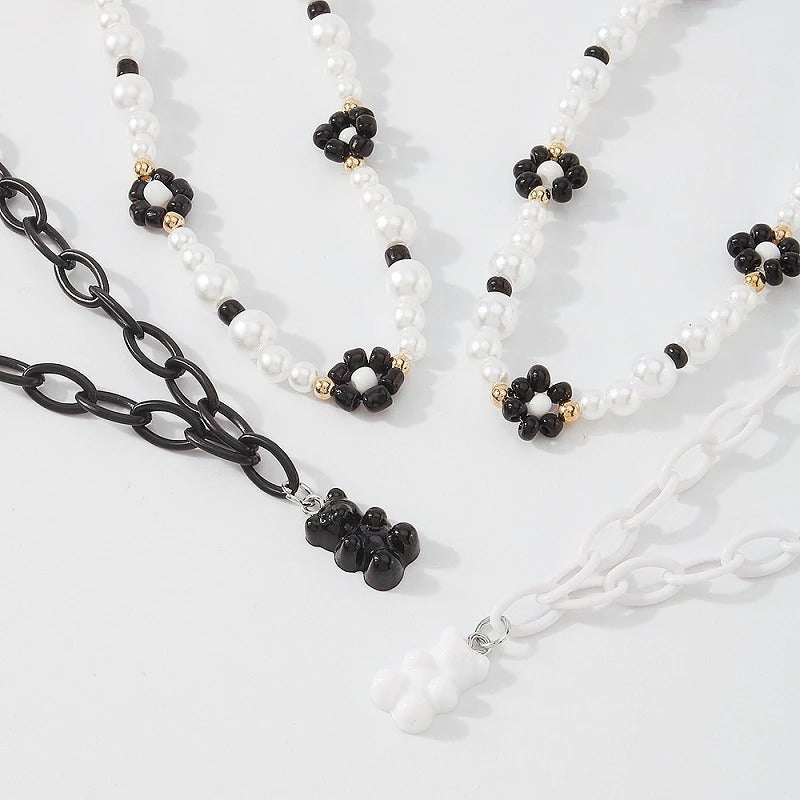 Schwarz-weiße mehrlagige Gothic-Halsketten mit Bärenanhängern