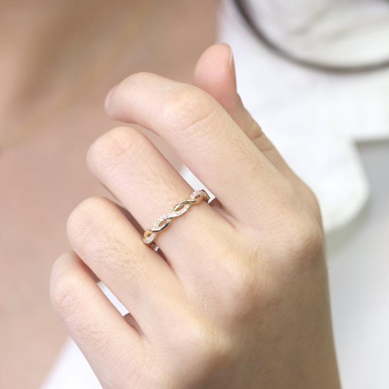 Carmiora - Gedrehter Eleganz-Ring